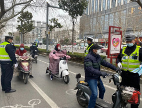 动真格！骑乘电动自行车速看！